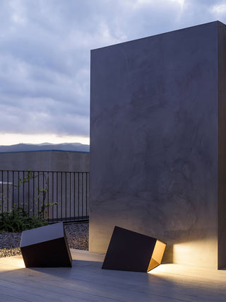 Illuminated Cube Outdoor Light, Solar-Powered