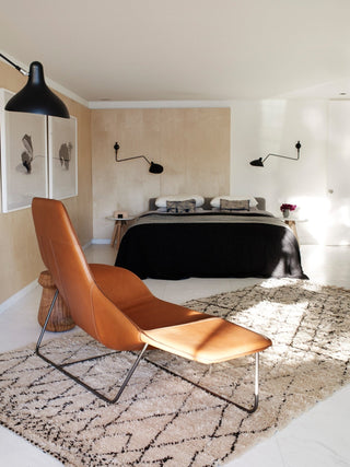 Sleek Wall Sconce, Modern Design